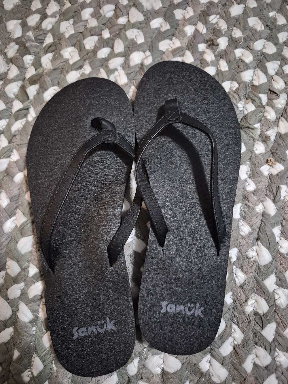 Sanuk Women's Black Minimalist Flip Sandals